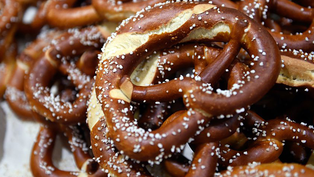 Students served pretzels covered in oven cleaner, lawsuit claims — Woodstock Schools news